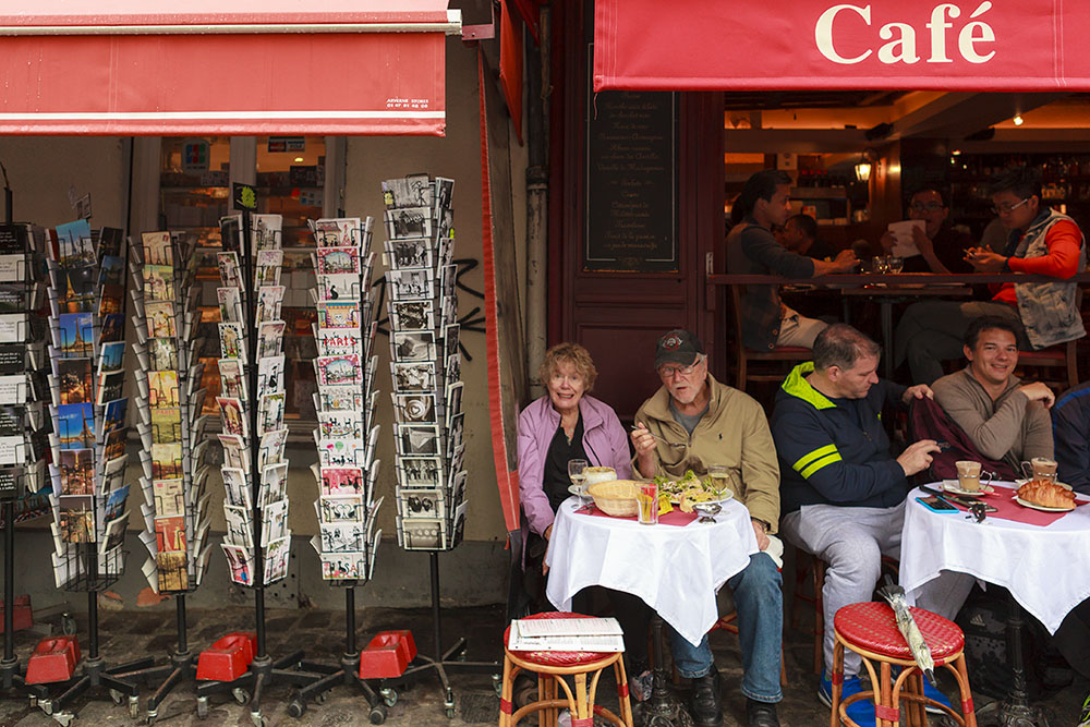 cafe-rue-couple-tetre-Augustin-Paris